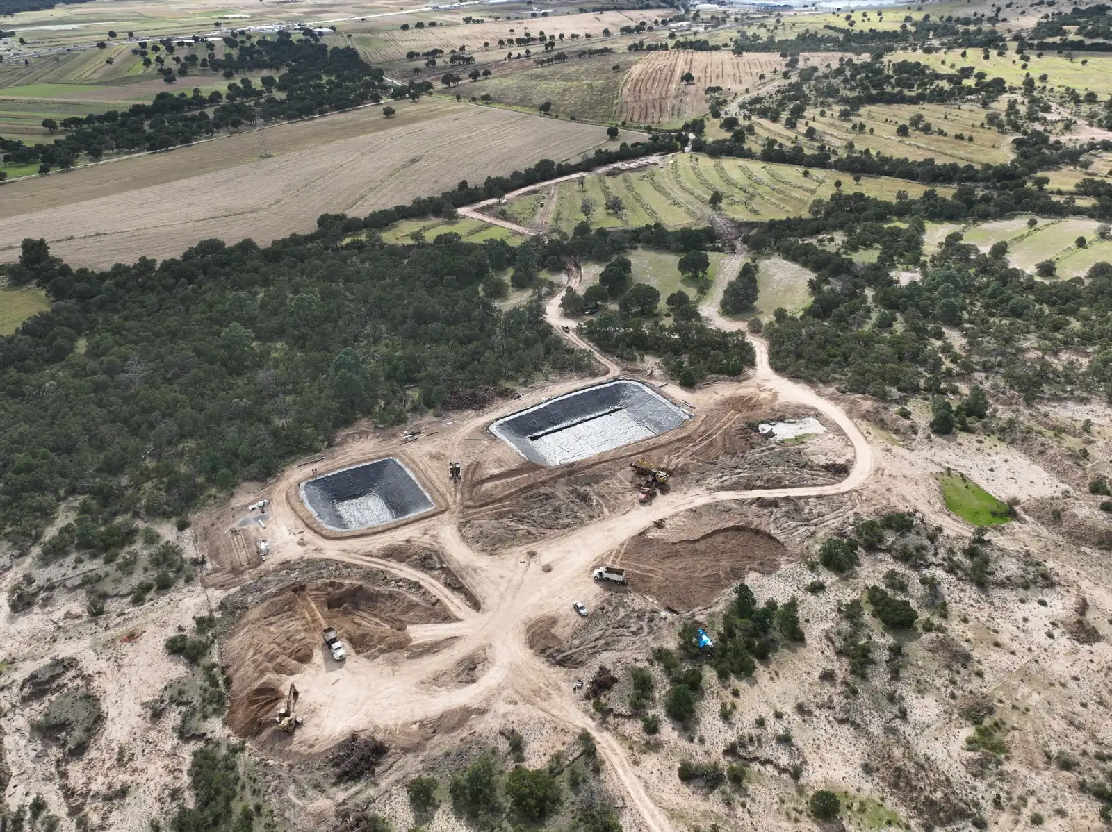 Vista aérea de la obra de Xotla entre el bosque y los campos de cultivo de Atlangatepec