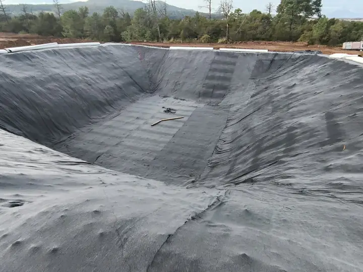 Interior de un vaso con geomembrana