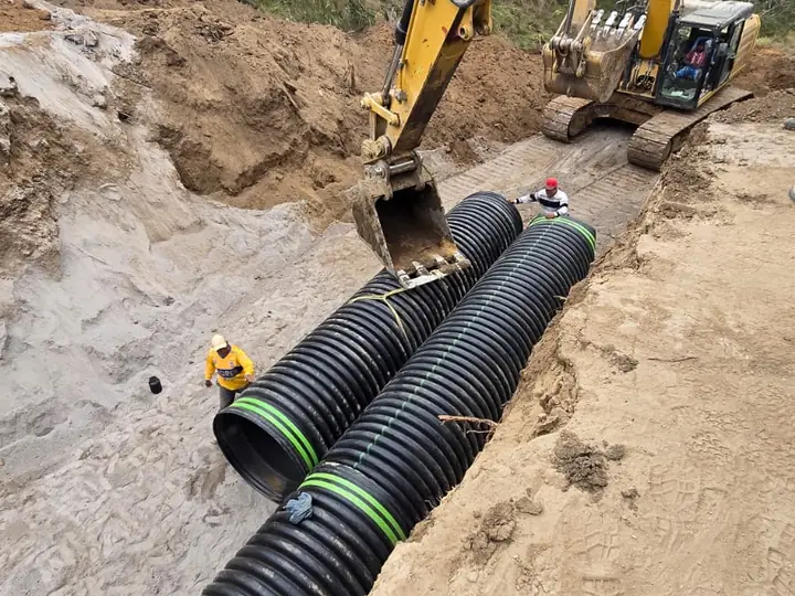 Instalación de tubería en zanja